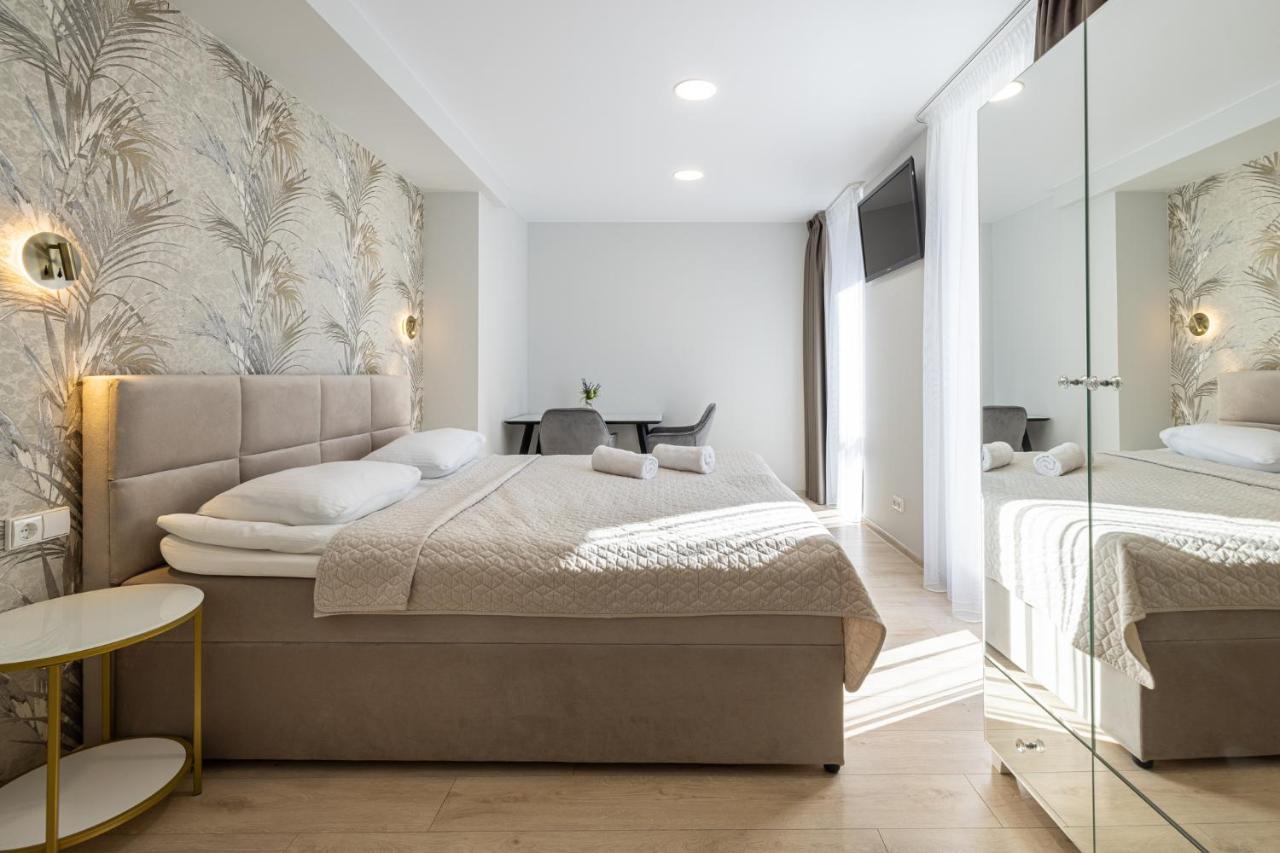 Dharma Stay Apartamentai Su Terasa Ir Vaizdu I Miesta เตลเช ภายนอก รูปภาพ