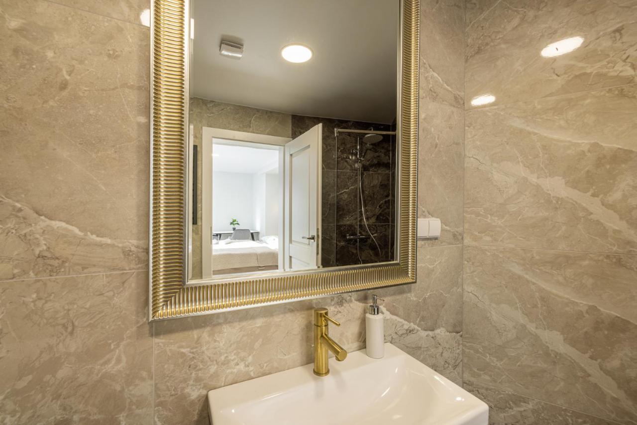 Dharma Stay Apartamentai Su Terasa Ir Vaizdu I Miesta เตลเช ภายนอก รูปภาพ
