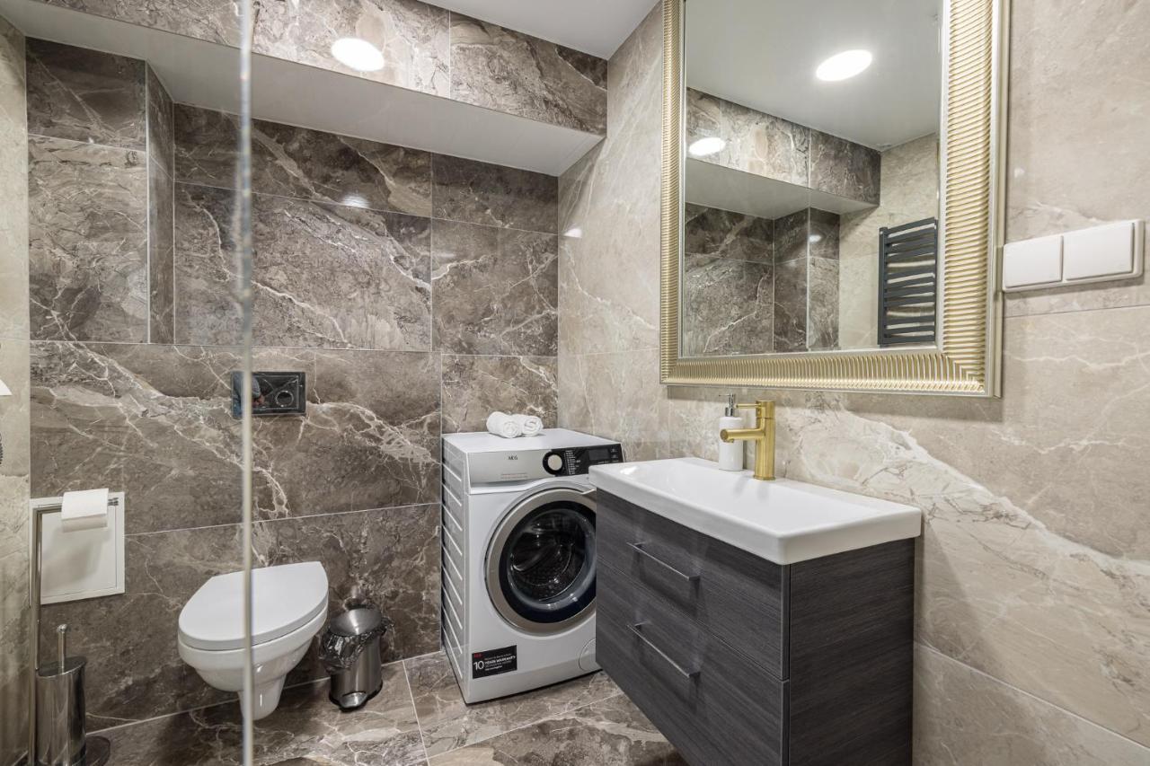 Dharma Stay Apartamentai Su Terasa Ir Vaizdu I Miesta เตลเช ภายนอก รูปภาพ