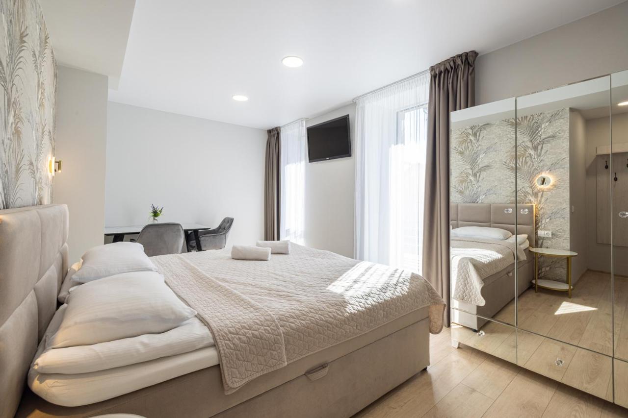 Dharma Stay Apartamentai Su Terasa Ir Vaizdu I Miesta เตลเช ภายนอก รูปภาพ
