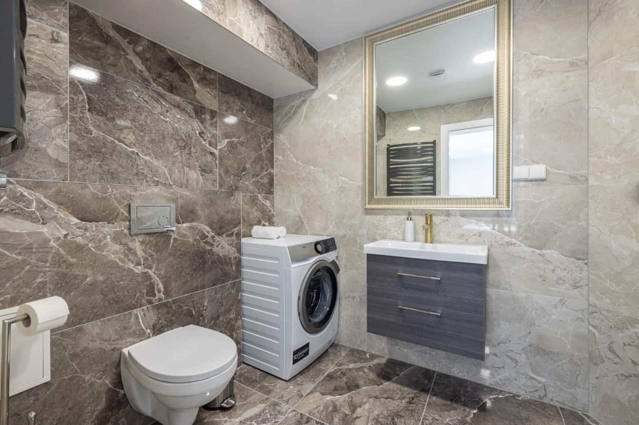 Dharma Stay Apartamentai Su Terasa Ir Vaizdu I Miesta เตลเช ภายนอก รูปภาพ