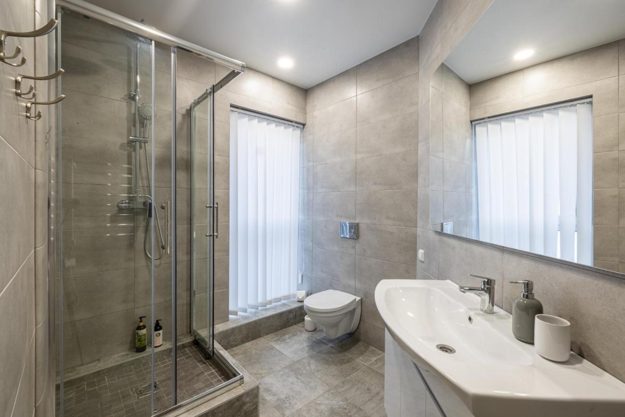 Dharma Stay Apartamentai Su Terasa Ir Vaizdu I Miesta เตลเช ภายนอก รูปภาพ