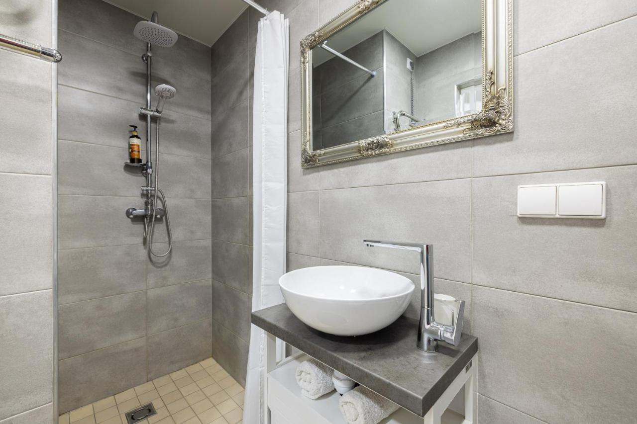 Dharma Stay Apartamentai Su Terasa Ir Vaizdu I Miesta เตลเช ภายนอก รูปภาพ