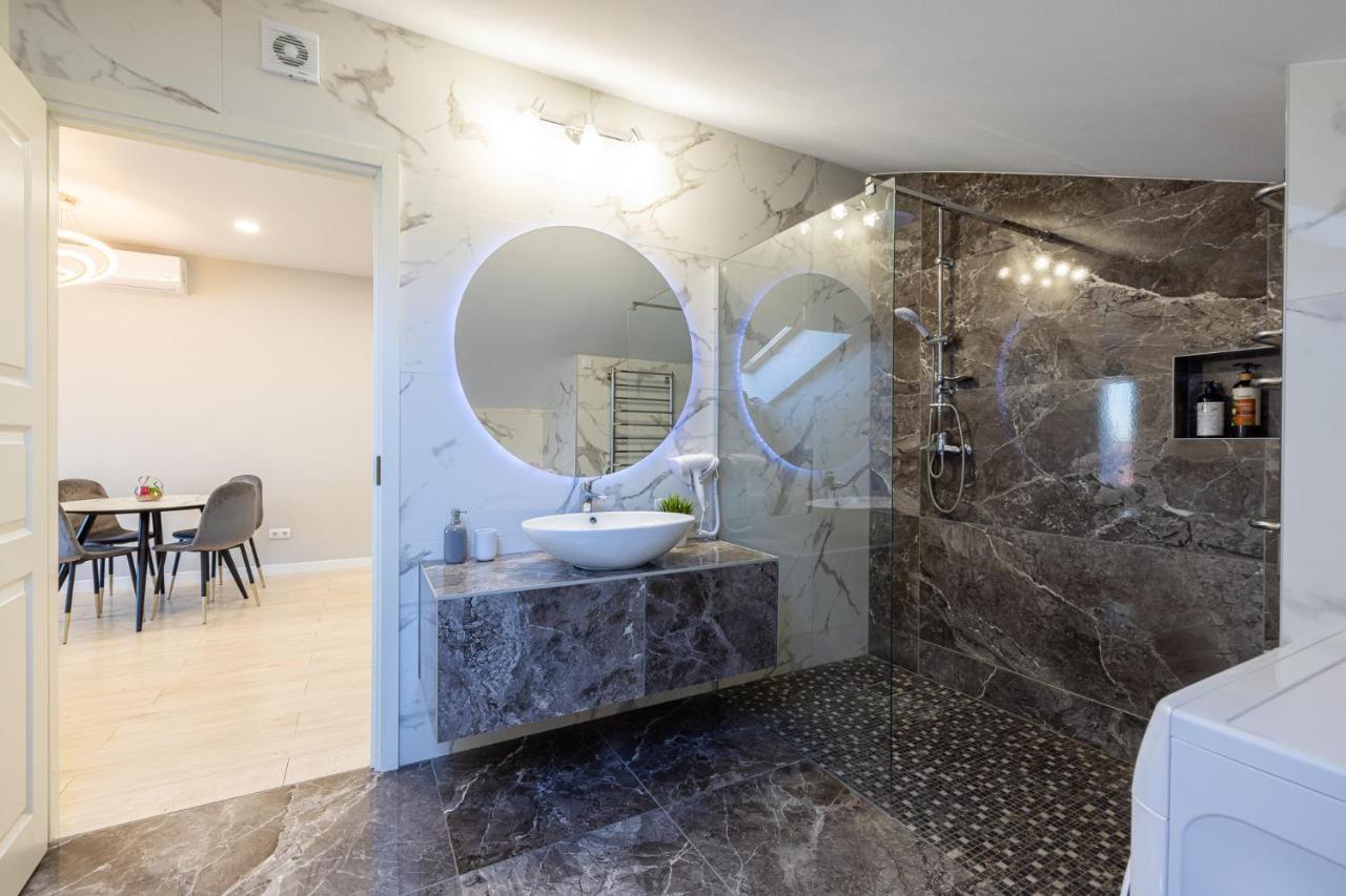 Dharma Stay Apartamentai Su Terasa Ir Vaizdu I Miesta เตลเช ภายนอก รูปภาพ