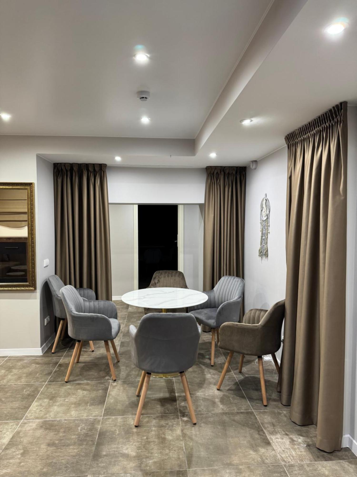 Dharma Stay Apartamentai Su Terasa Ir Vaizdu I Miesta เตลเช ภายนอก รูปภาพ